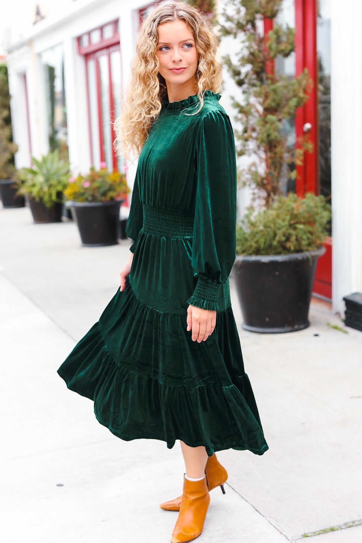 Holiday Dreaming Hunter Green Velvet Mock Neck Smocked Waist Dress Small Holiday Dreaming Hunter Green Velvet Mock Neck Smocked Waist Dress Small