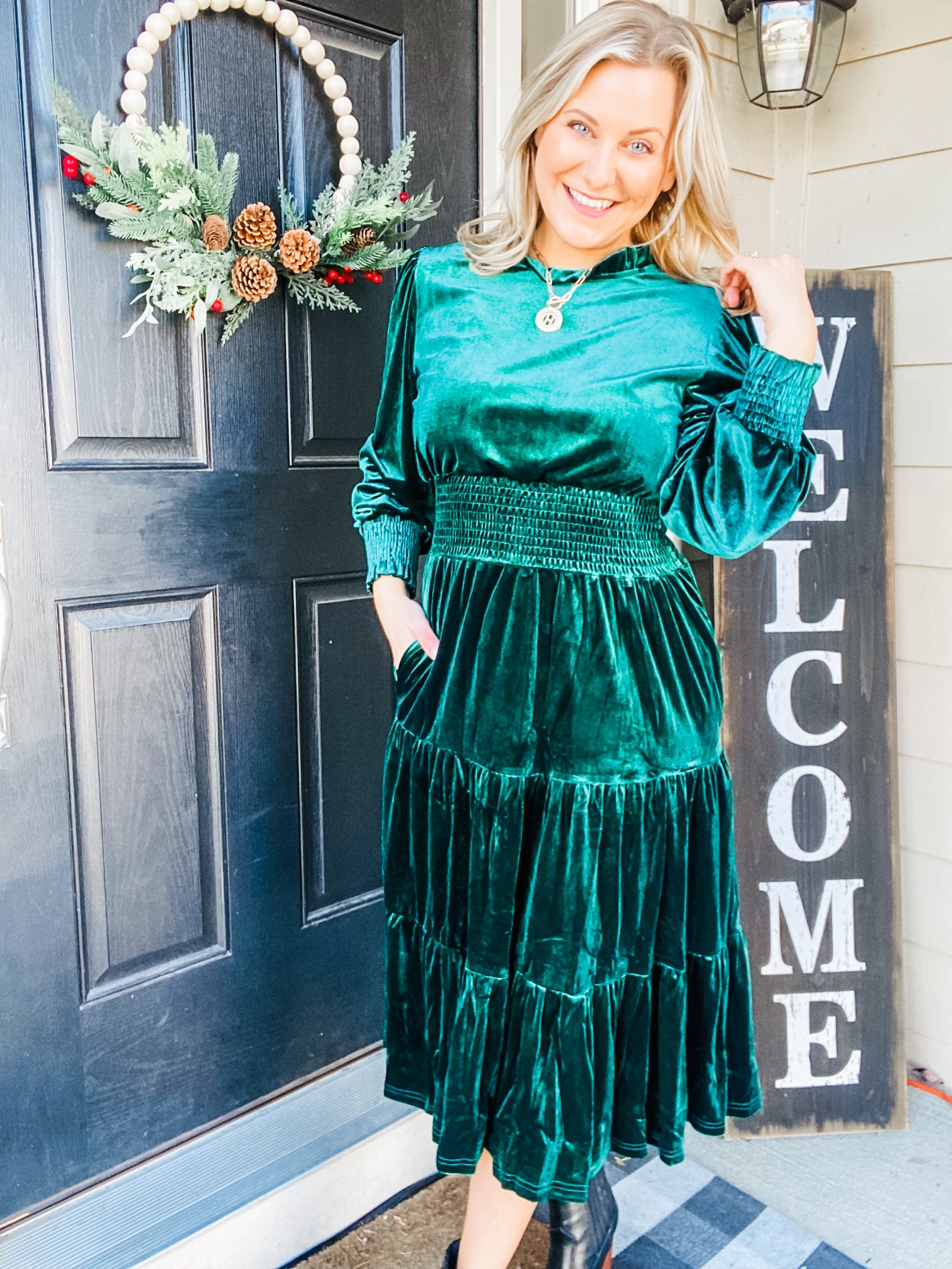 Holiday Dreaming Hunter Green Velvet Mock Neck Smocked Waist Dress Small Holiday Dreaming Hunter Green Velvet Mock Neck Smocked Waist Dress Small