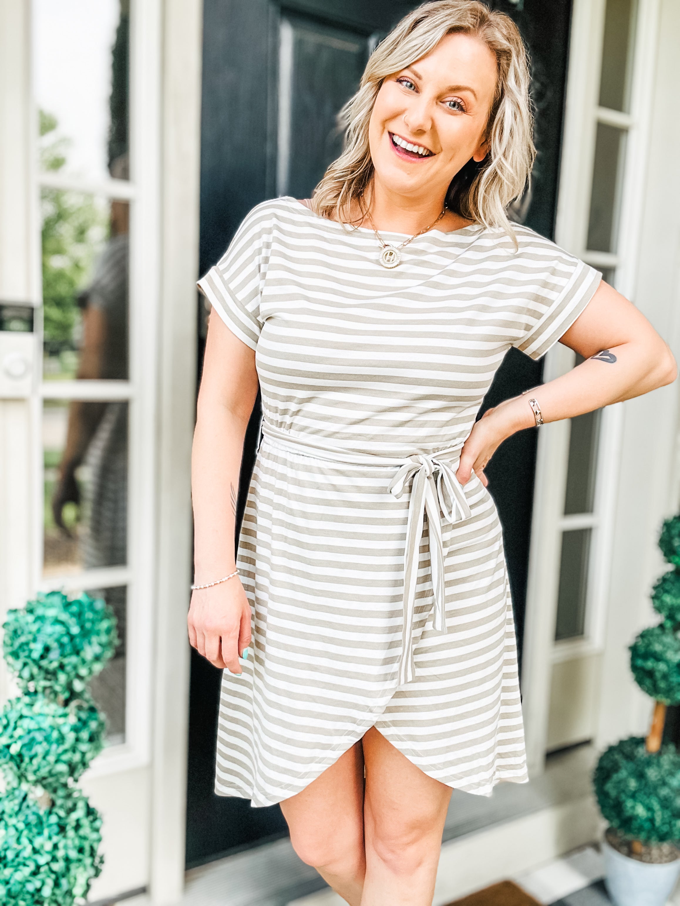 Has Merit Tulip Midi Dress 2XL Has Merit Tulip Midi Dress 2XL