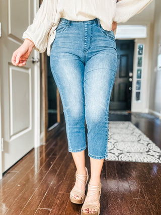 Judy Blue Emily High Rise Cool Denim Pull On Capri Jeans